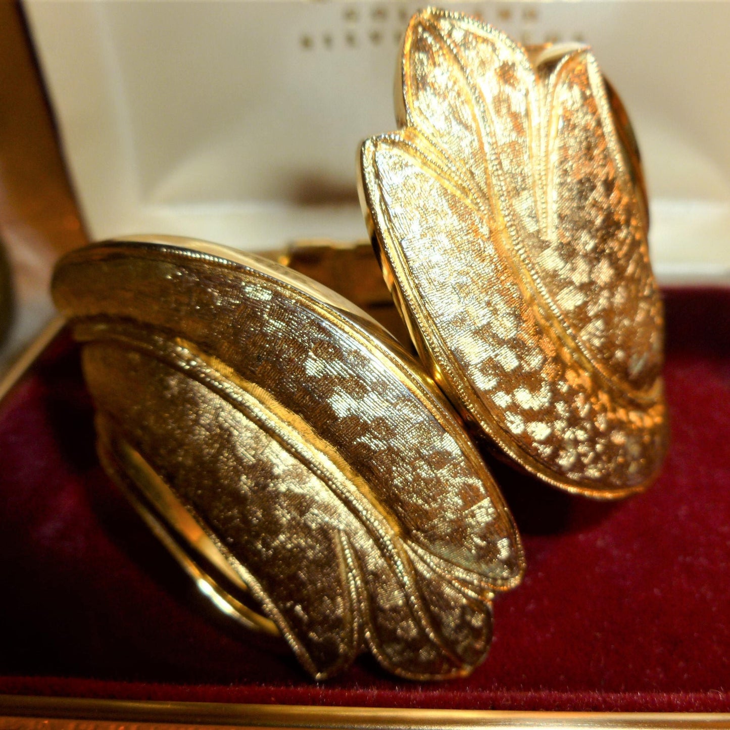 Vintage Tortolani Golden Hinge Bracelet, Elegant Design