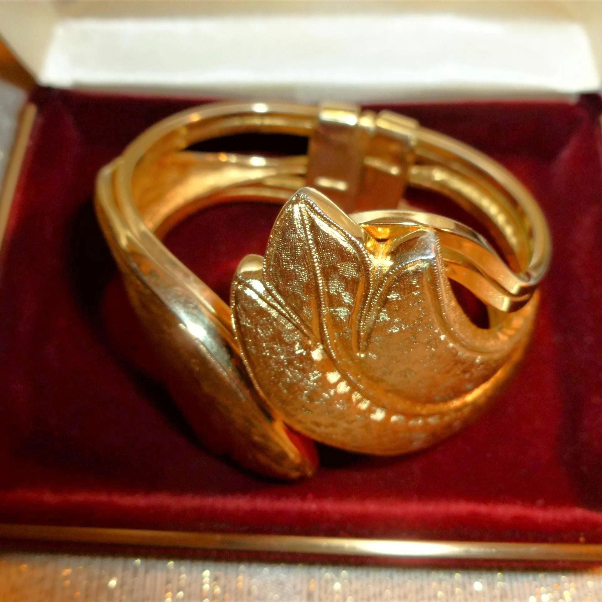 Vintage Tortolani Golden Hinge Bracelet, Elegant Design