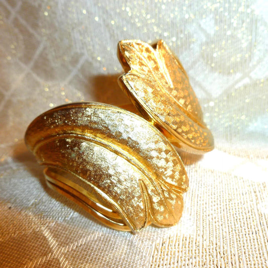 Vintage Tortolani Golden Hinge Bracelet, Elegant Design