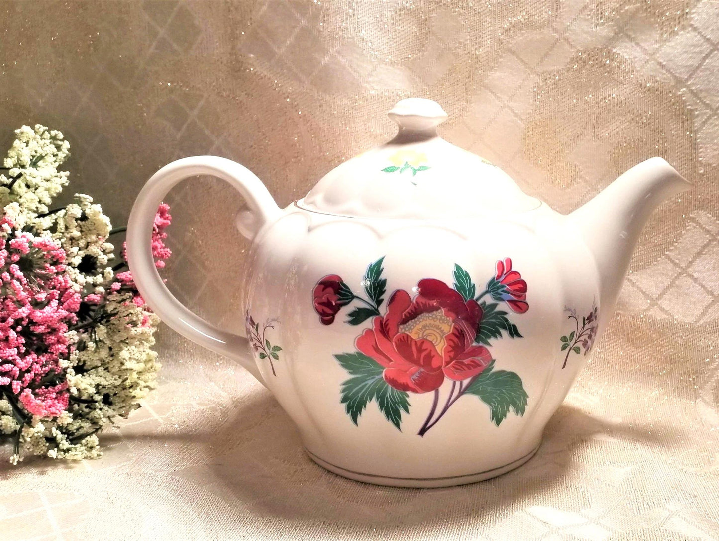 Laura Ashley 16 Ounce Vintage Teapot Laura Ashley Parfums London Paris New York Beautiful Floral Always FREE Domestic SHIPPING