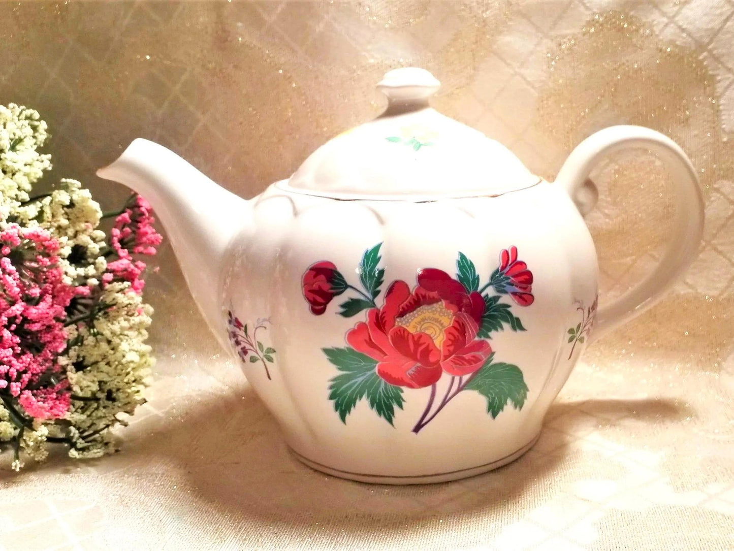 Laura Ashley 16 Ounce Vintage Teapot Laura Ashley Parfums London Paris New York Beautiful Floral Always FREE Domestic SHIPPING