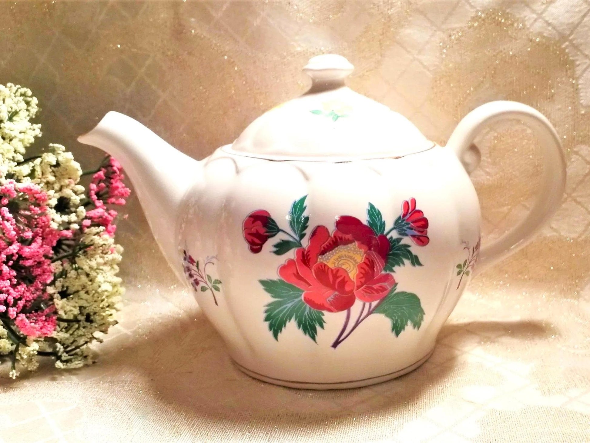Laura Ashley 16 Ounce Vintage Teapot Laura Ashley Parfums London Paris New York Beautiful Floral Always FREE Domestic SHIPPING