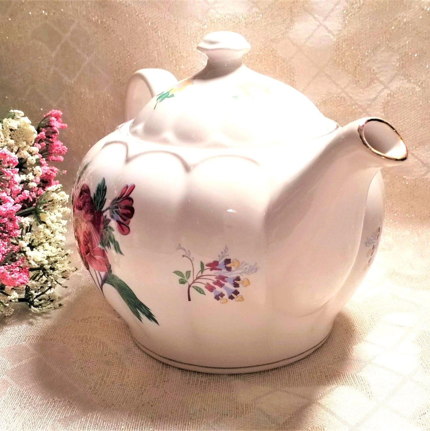 Laura Ashley 16 Ounce Vintage Teapot Laura Ashley Parfums London Paris New York Beautiful Floral Always FREE Domestic SHIPPING