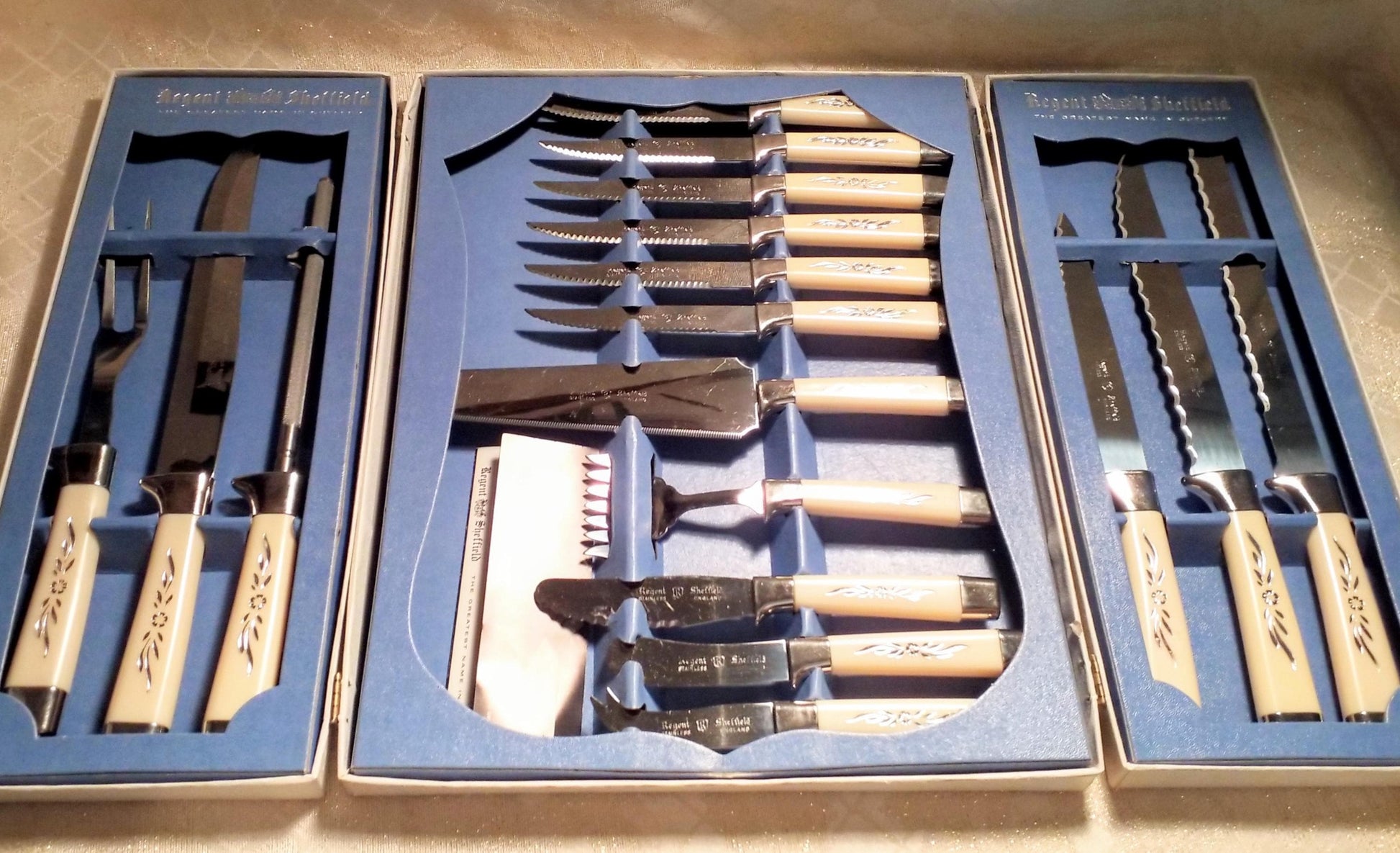 Vintage Regent Sheffield Cutlery Set Desert Flower Pattern England Blades Always FREE Domestic SHIPPING