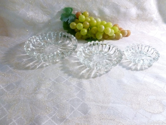Hazel Atlas Set Of Three Sunflower Pattern Dishes Graduating Sizes SML Vintage Clear Glassware 1950s Retro Style Collectible Elegant Set