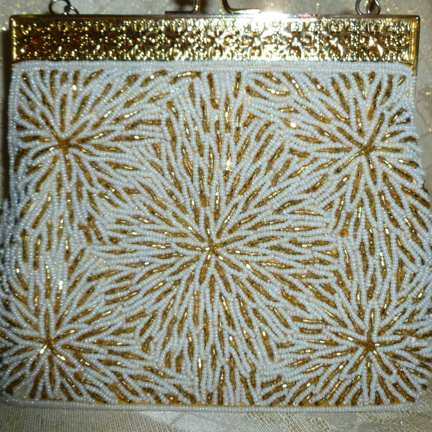 Beautiful Handbeaded Handbag Elegant White And Gold Seed Beads With Exceptional Golden Filigree Top Closure Chain Handle Wedding Accessory